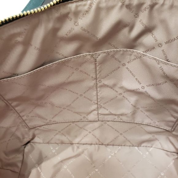 Michael Kors Charlotte Large Tote - Picture 5 of 8